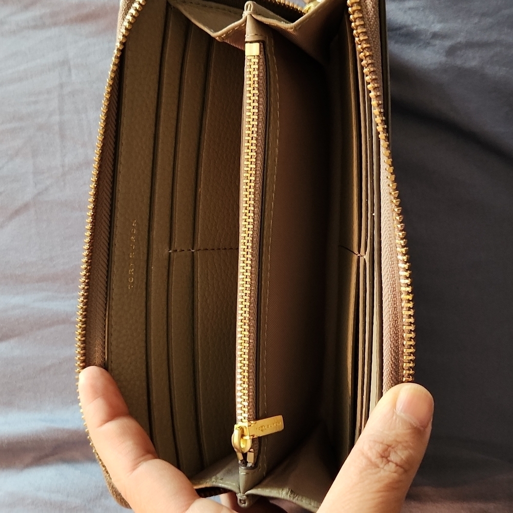 Tory Burch Wallet - Picture 3 of 9